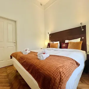 Elizabeth's Treasure Deluxe Budapest
